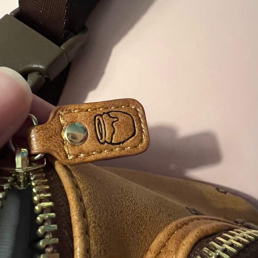 Winnie the Pooh Loungefly Belt Bag - Picture 3 of 4